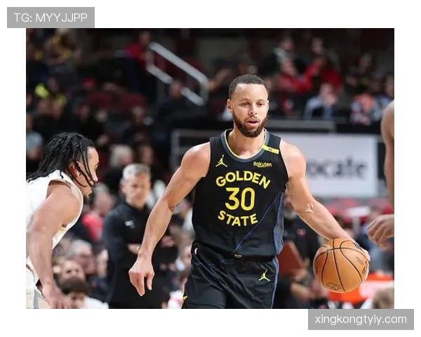 怀特挡拆侵扰库里 较上季更能制造错位提升组织效率